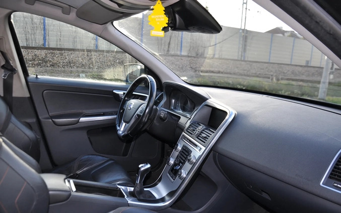 Volvo XC 60 cena 58999 przebieg: 195000, rok produkcji 2015 z Władysławowo małe 781